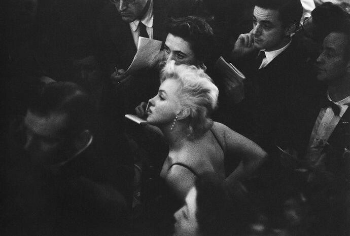 Marilyn in crowd going to press conference with Olivier